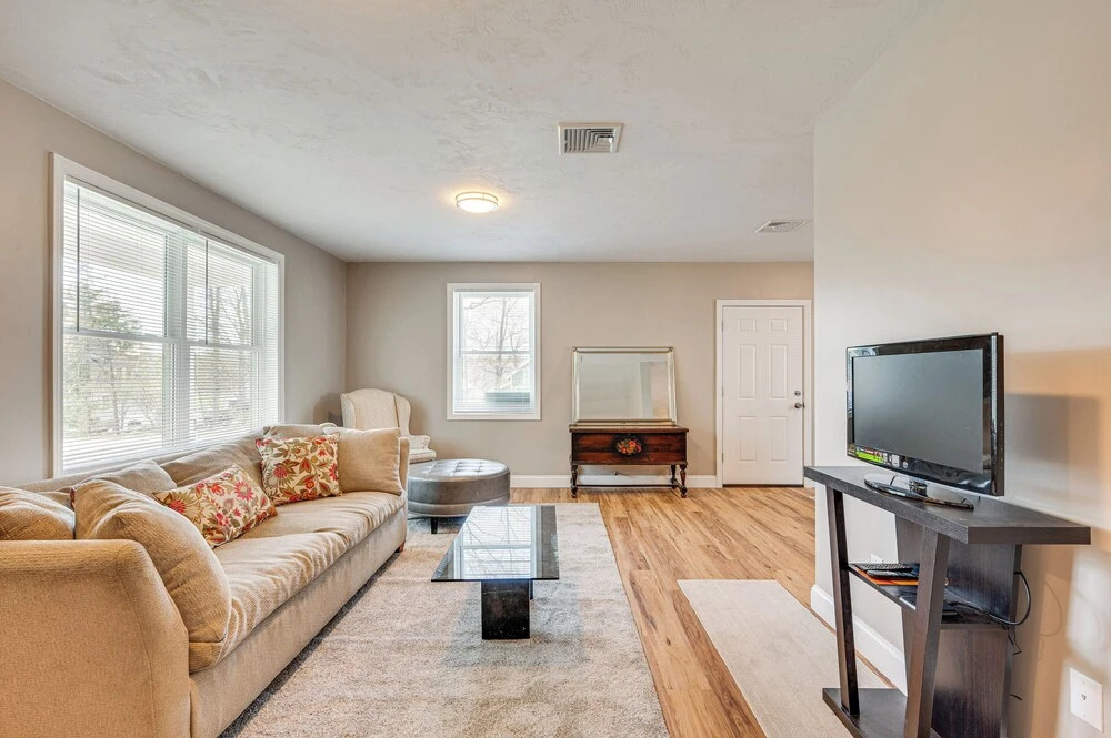 New Hampshire Abode w/ Mountain Views, Near Skiing