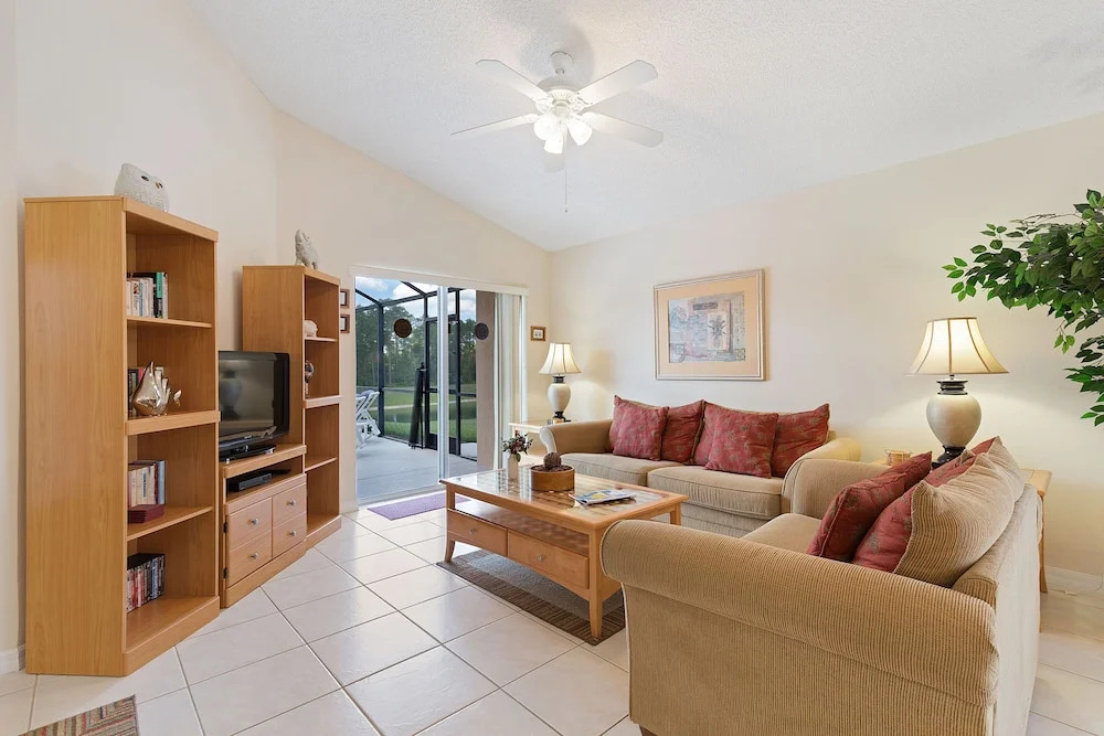 Waterside Villa - Family 4 bed Emerald Island Resort pool home thats close to Disney World