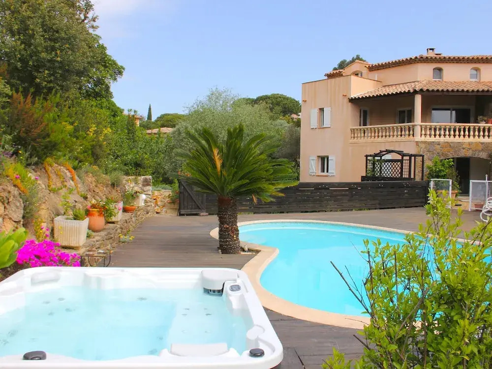 Mediterranean Home With Private Pool and Summer Kitchen, 800m From the Beach