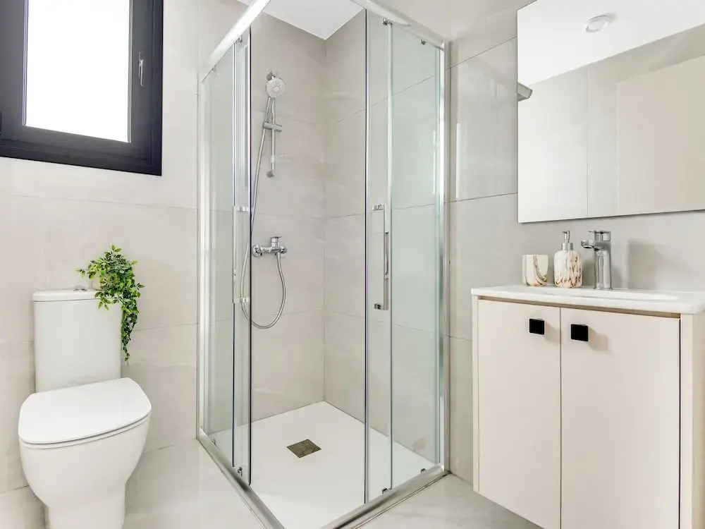 Sanders Premier - Lovely 2 bdr apt With Balcony