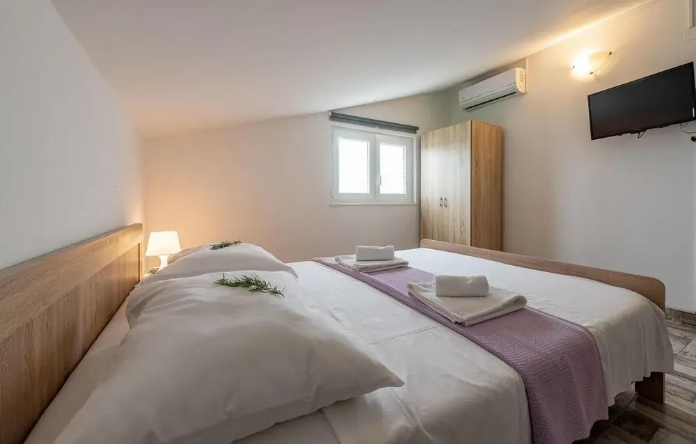 Awesome Apartment in Vrsi With Wifi