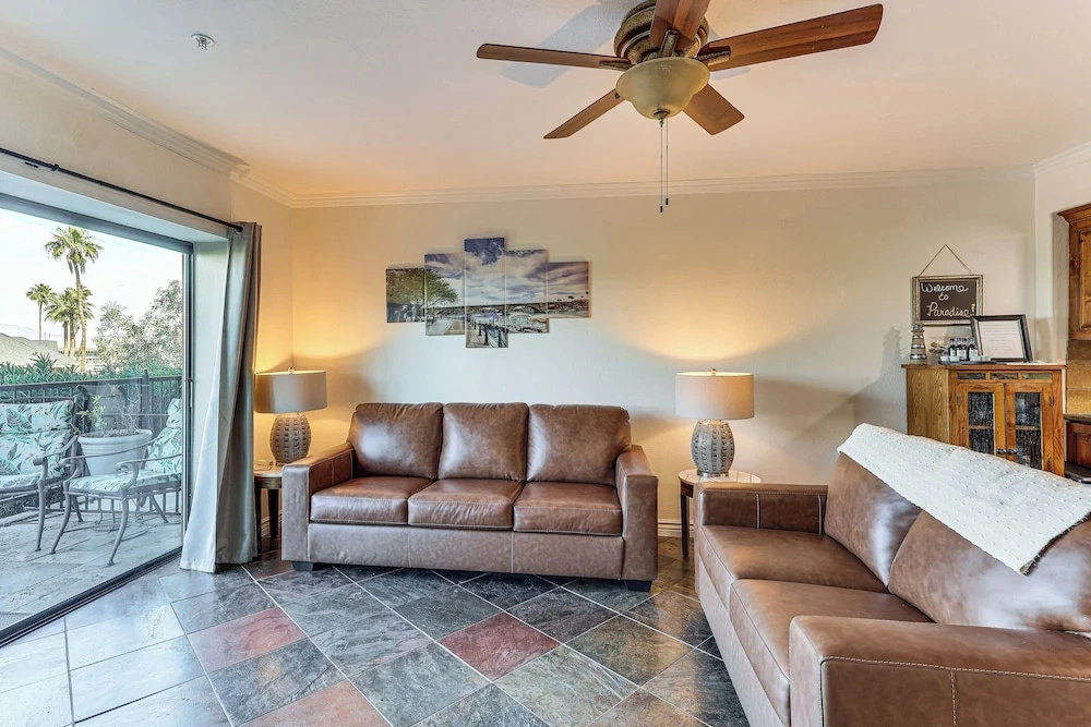 Golf, Boat, Swim! Walkable Lake Havasu Getaway