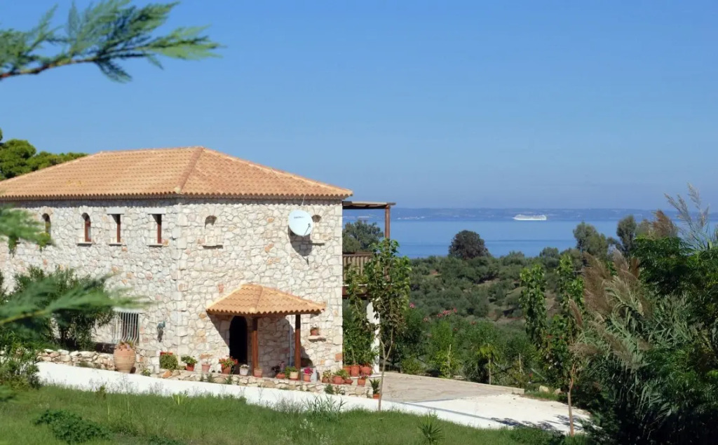 Myrties stone houses - Ta Petrina