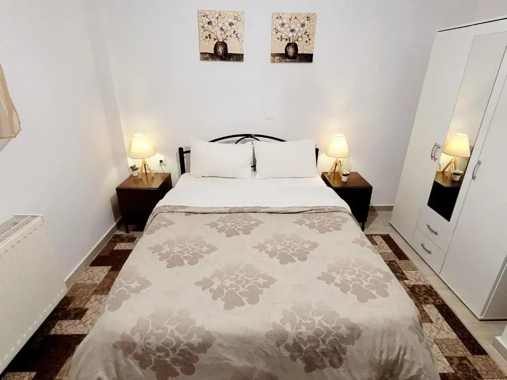 Center Apartment along the Sakoulevas River