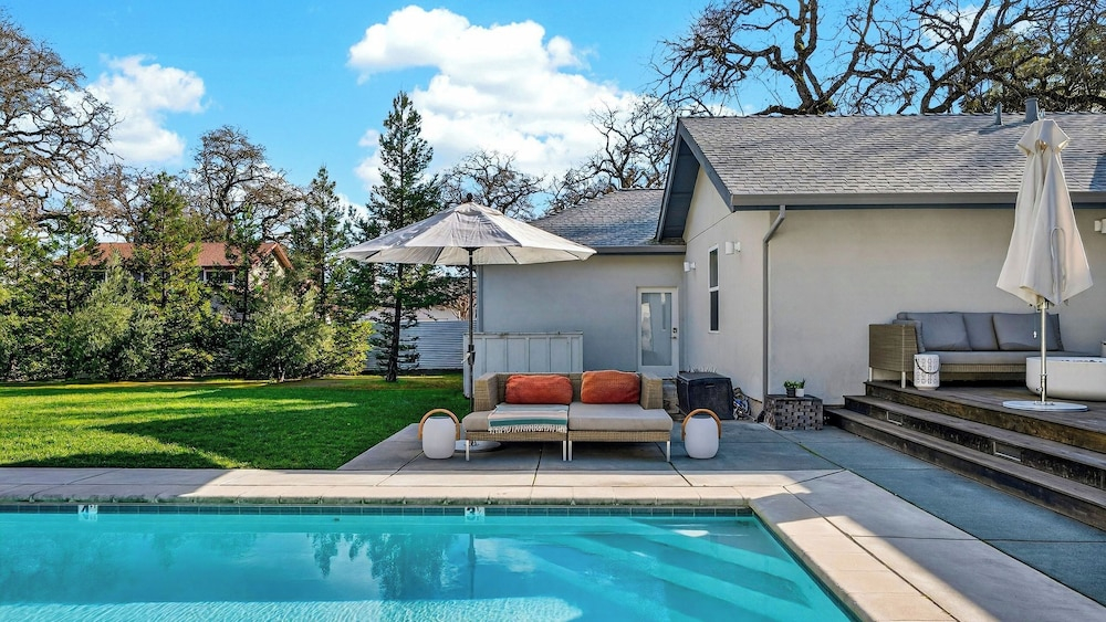 Casa Sonoma by Avantstay Private Pool + Hot Tub + Theater Minutes to Sonoma Plaza + Top Wineries