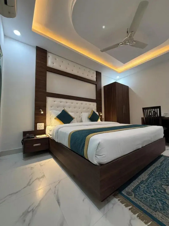 Hotel 7 Heaven