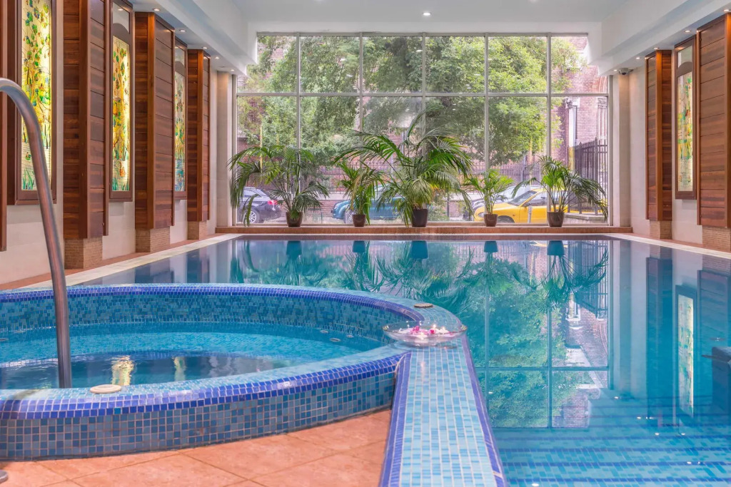 Lions Garden Hotel