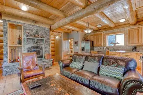 Skiing Bear Chalet