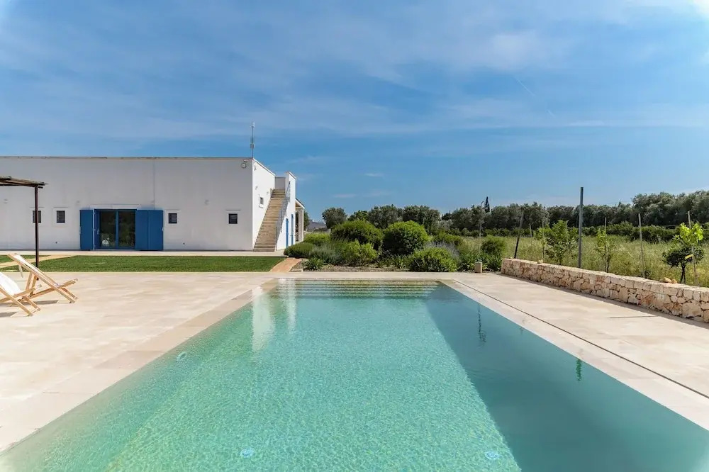 Casa Blue con piscina by Wonderful Italy