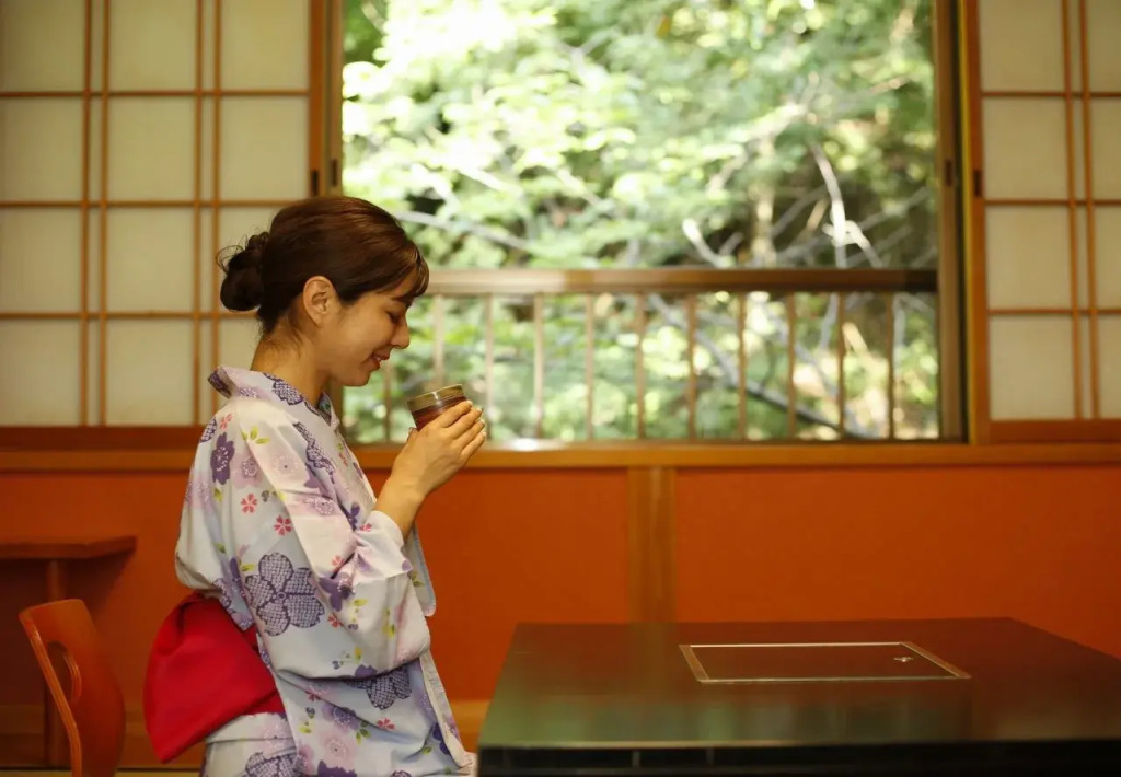 Kasumi Nihon Yuhi Hyakusen no Yado Minatokan