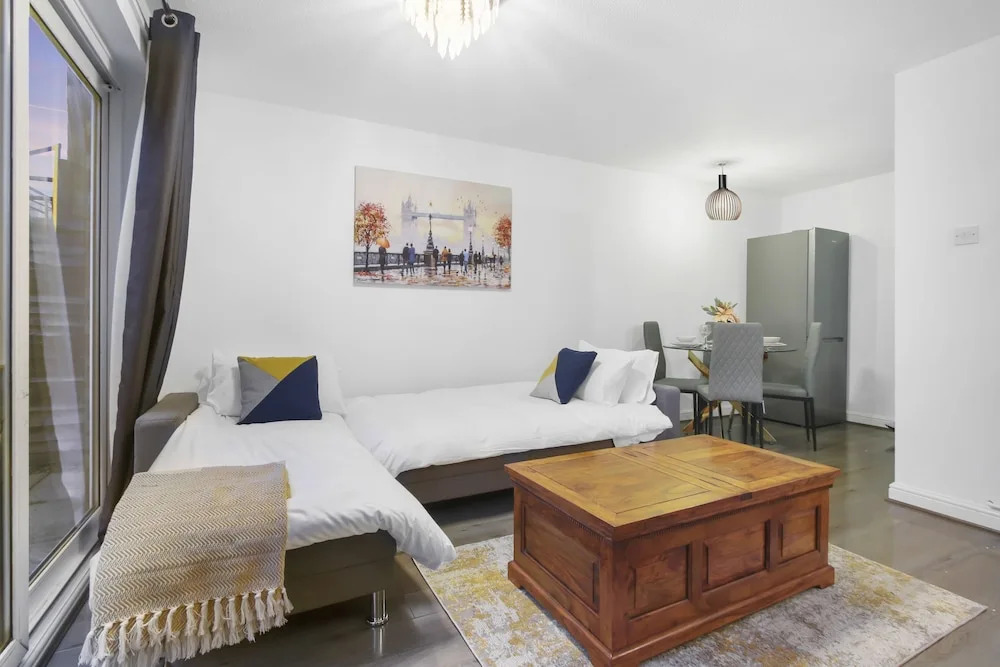Inviting 2-bed House in Milton Keynes - Netflix