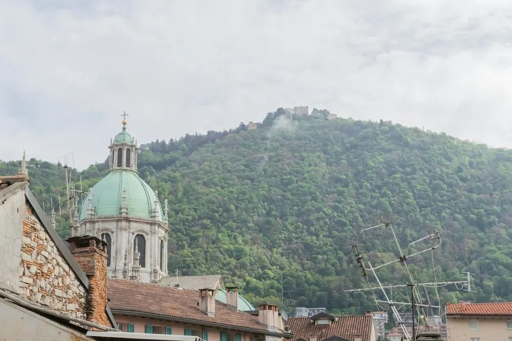 Luini 7 in Como With 2 Bedrooms and 1 Bathrooms