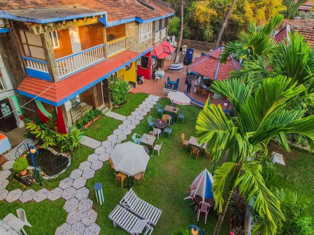 OYO 12902 Home Colourful Studio Home Candolim