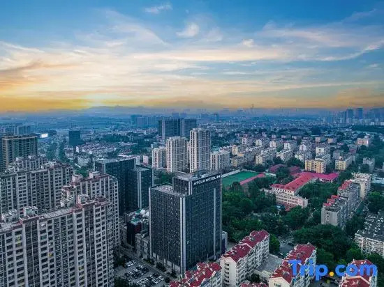 Qingdao North Railway  Atour Hotel