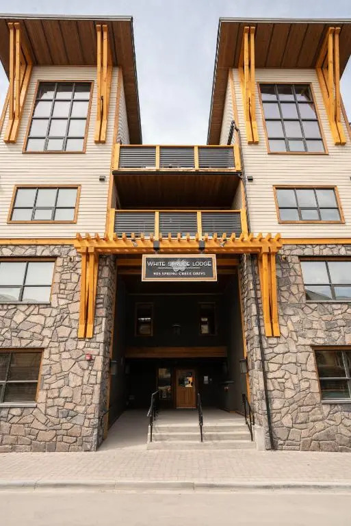 Spring Creek White Spruce Lodge Luxury 1 Bedroom plus Den by Mountain Haven Vacations