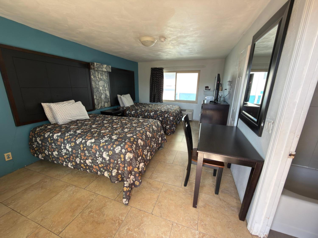 Driftwood Beach Motel