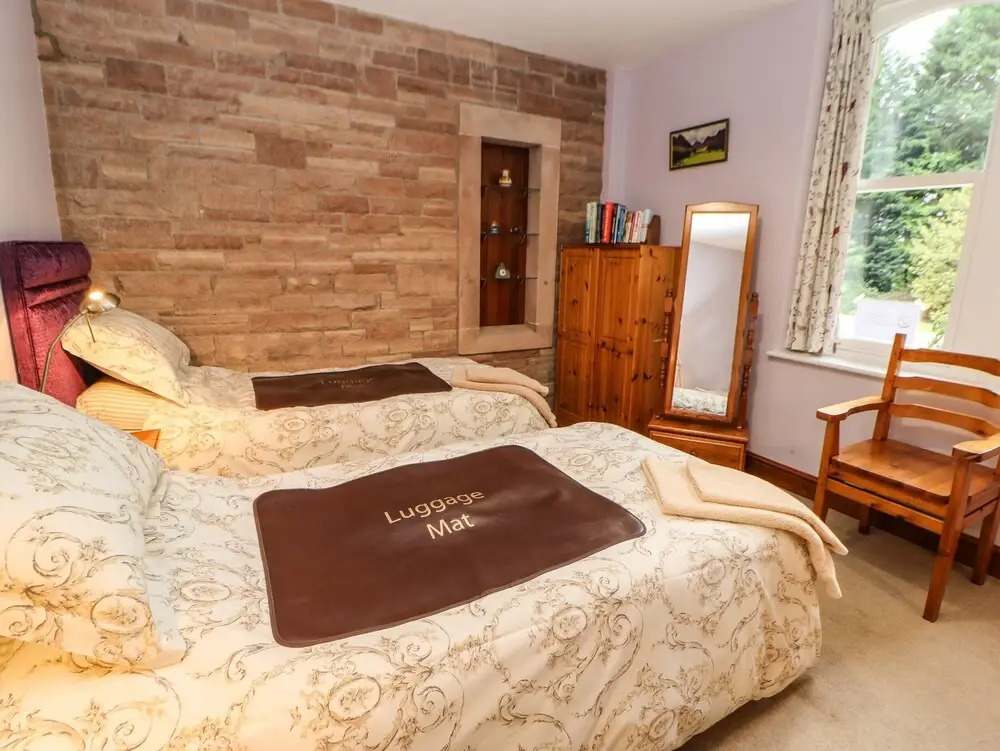 Holly Lodge