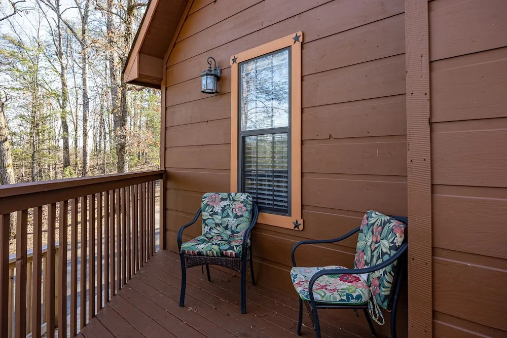 Windsong 2 Br cabin by RedAwning
