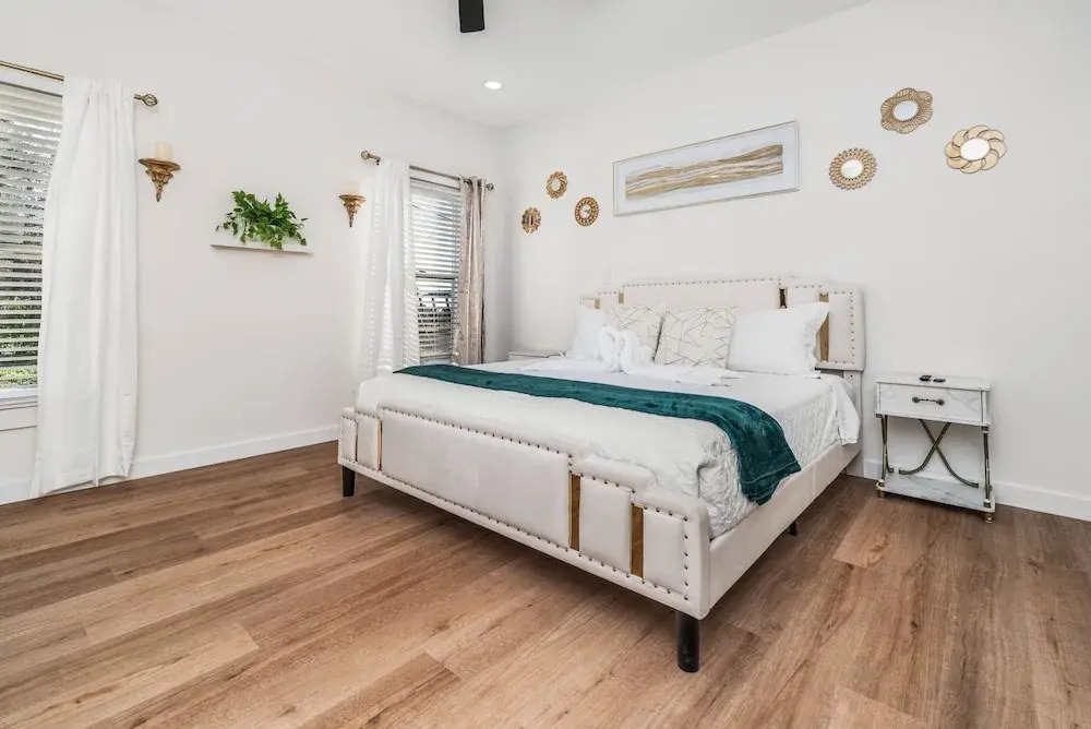 Bold Bright 4br/3.5full Baths Near Riverwalk Dtown