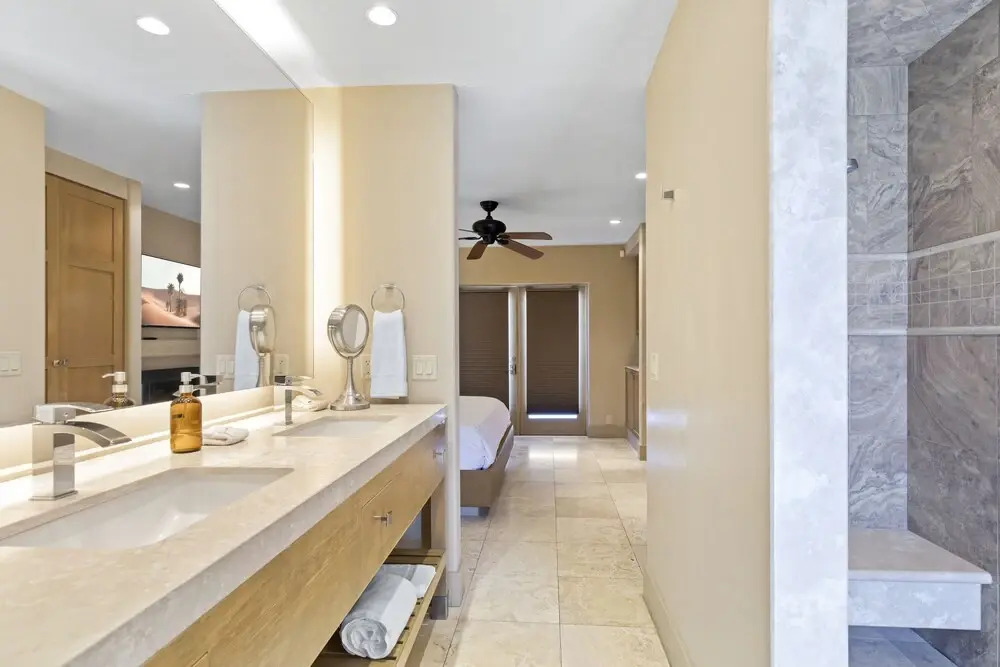 Poolside Fun King Suite