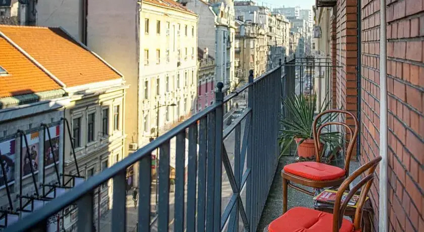 Downtown Cosmopolitan Apartment