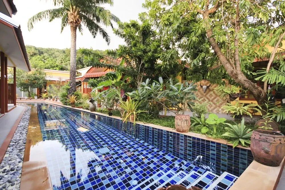 Ban Elephant Blanc Apartment