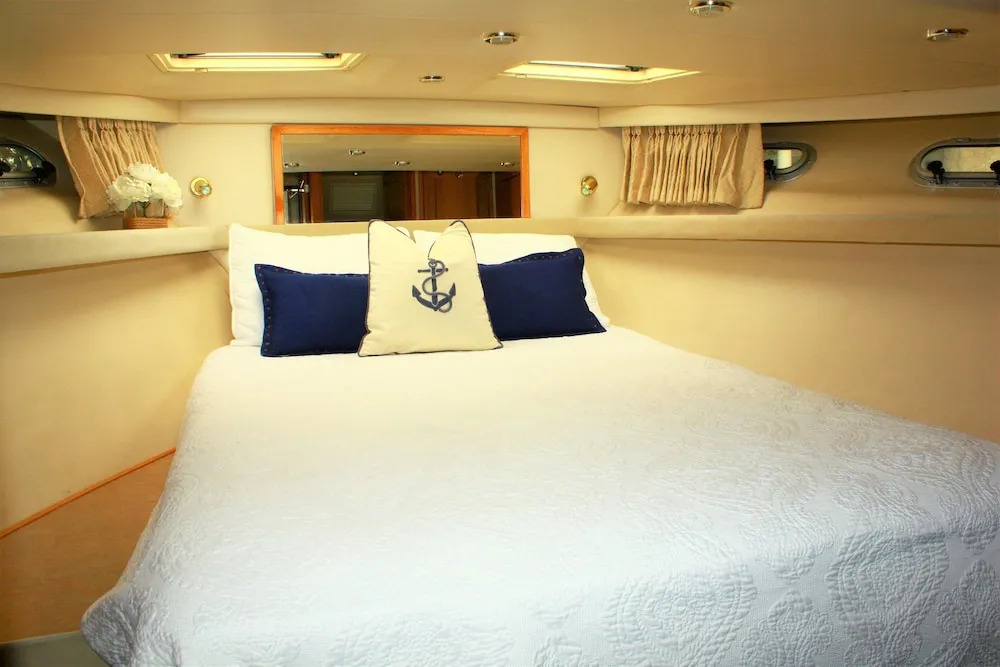 Dockside Boat & Bed Long Beach