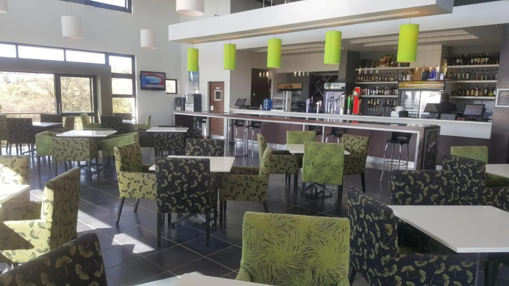 Luxury 2bed 2bath in a Secure golf estate.WIFI