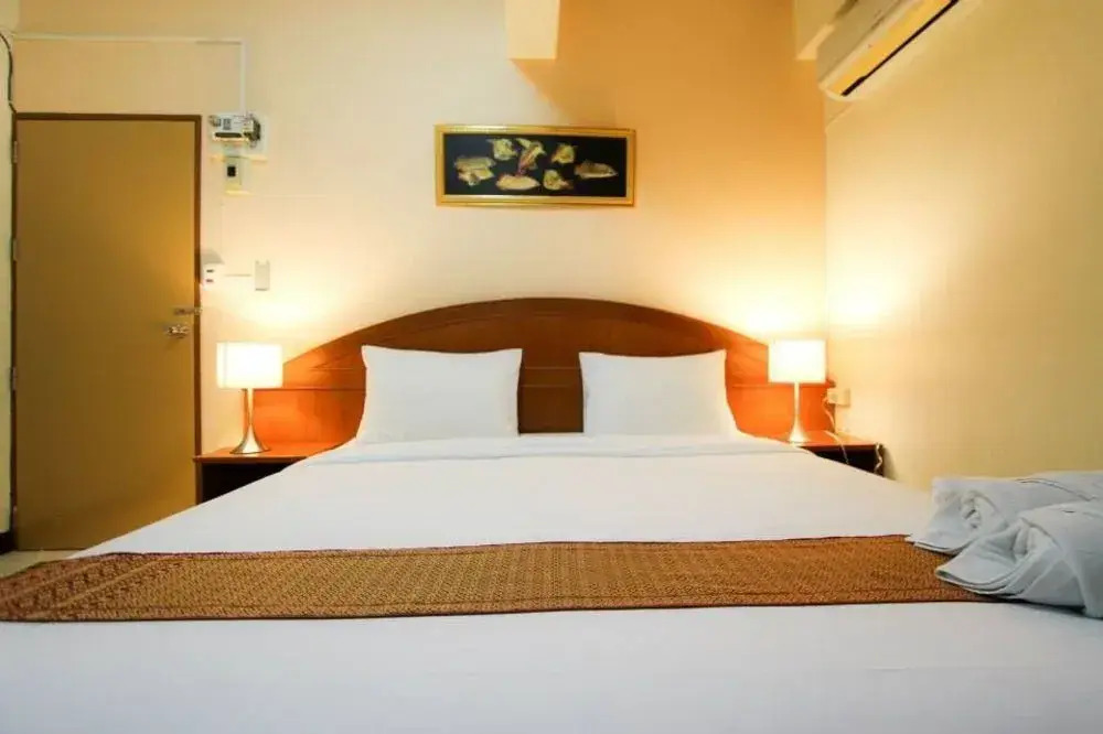 Holiday House Kata & Karon Phuket Hotel