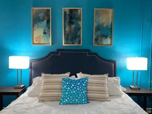 4K TV's KING BED EXTENDED STAY PETS OK