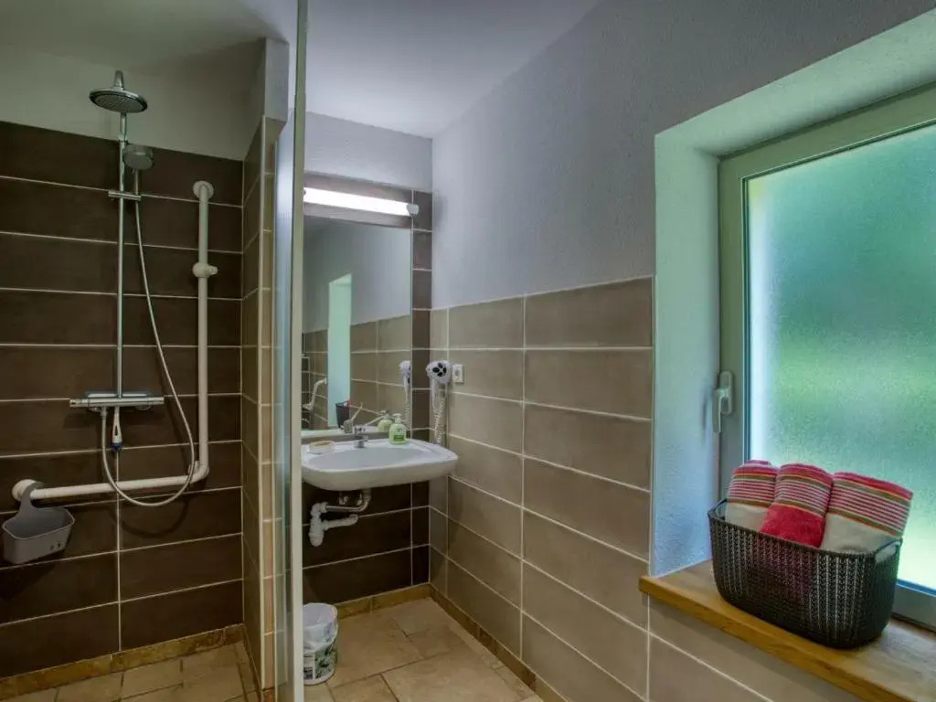Maison spacieuse avec piscine privée et animaux acceptés - FR-1-616-6