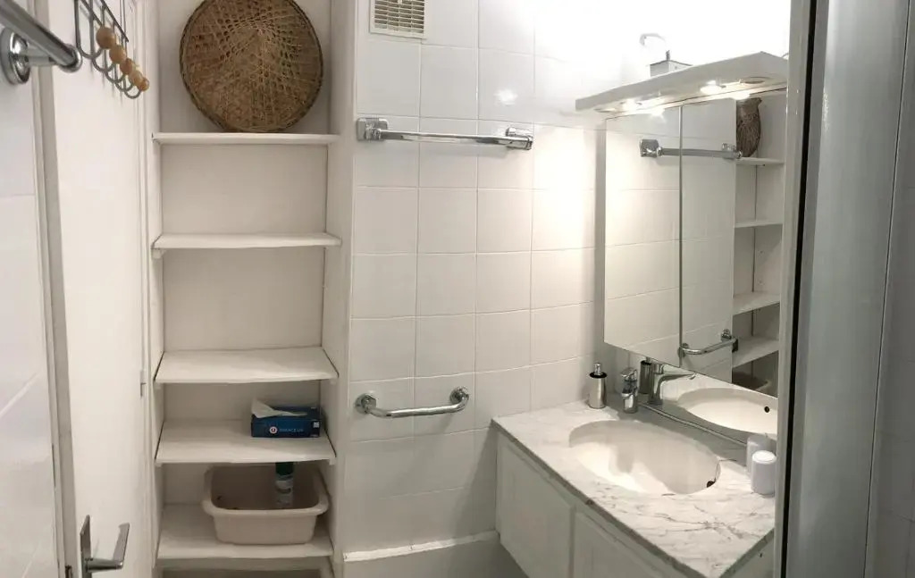 Un appartement avec acces plage a Saint Gilles vue mer comme sur un bateau