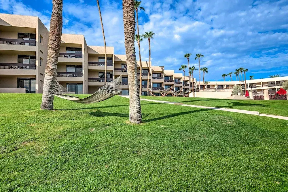 3 Mi to Old Town: Scottsdale Condo w/ Pool & Lake