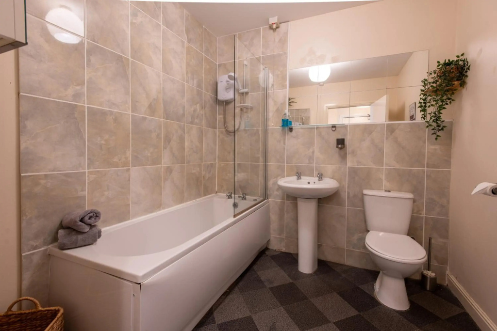 13 Victoria Road Apartment
