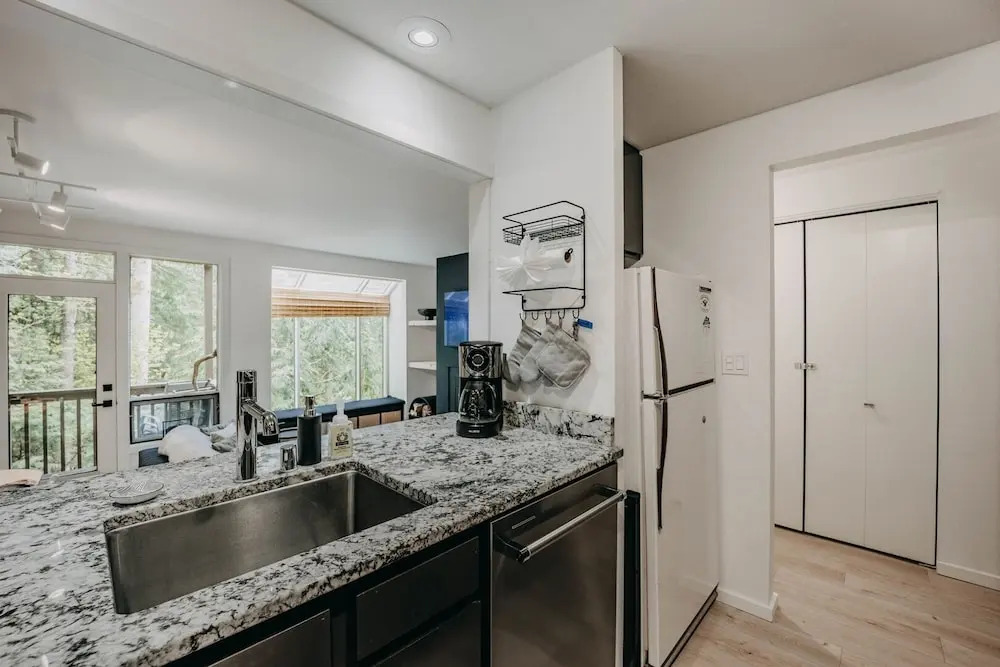 64sw - Pets Ok - Wood Stove - Sleeps 4