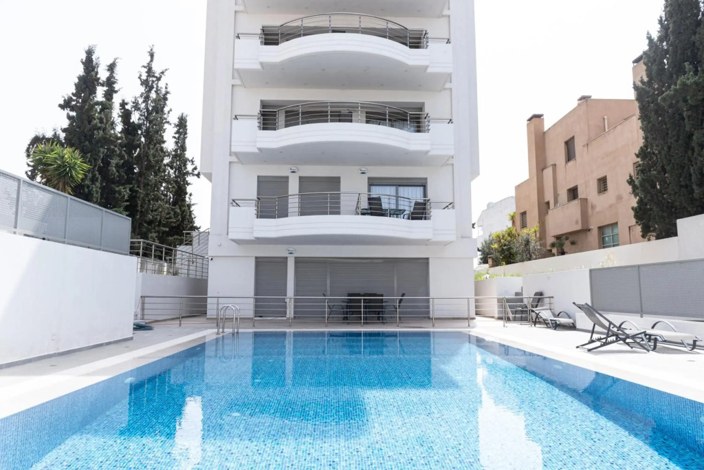 Design Apartment with swimming pool near the beach (A1)