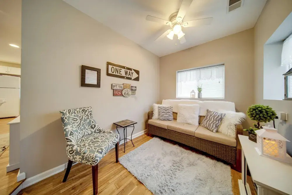 Gotl Strip Cottage. Walk to the Beach