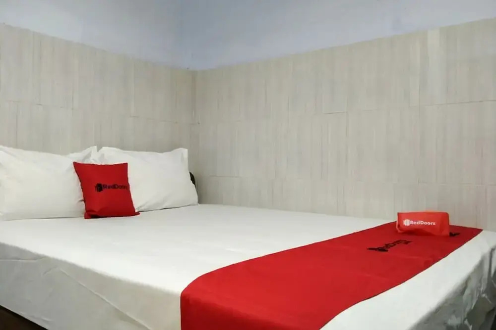 RedDoorz @ Hotel Surabaya Sumenep