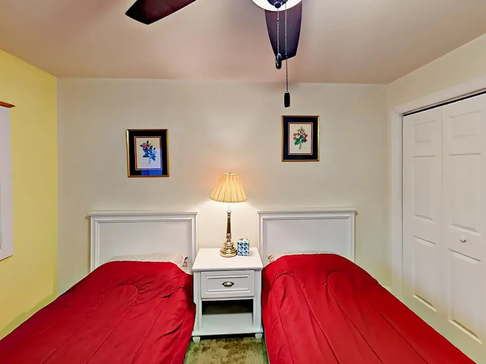 Oceanfront 2br W/ Private Balcony 2 Bedroom Condo