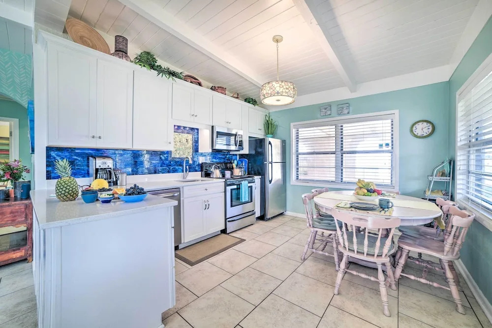 Coastal PCB Cottage W/pool & Bbq: 1block to Beach!