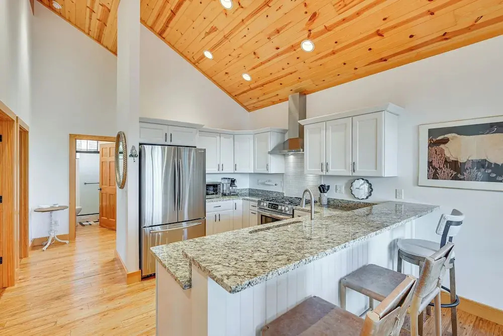 Walk to Dtwn Syracuse: Private Lake-view Home