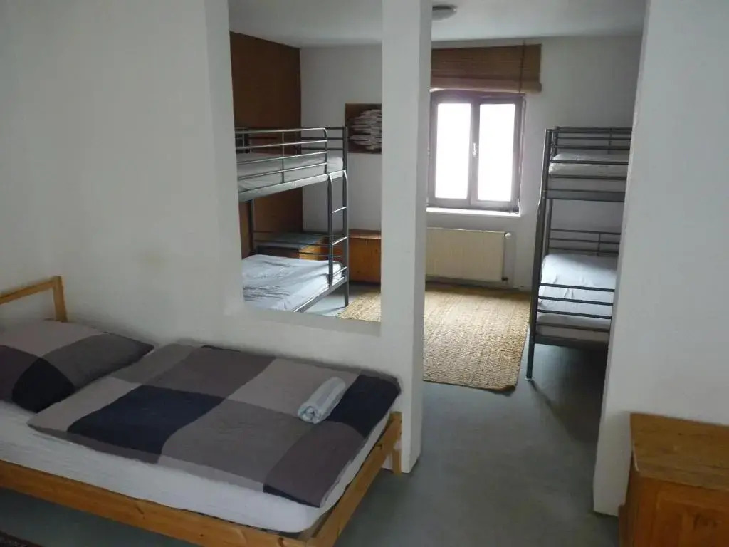 404-Hostel