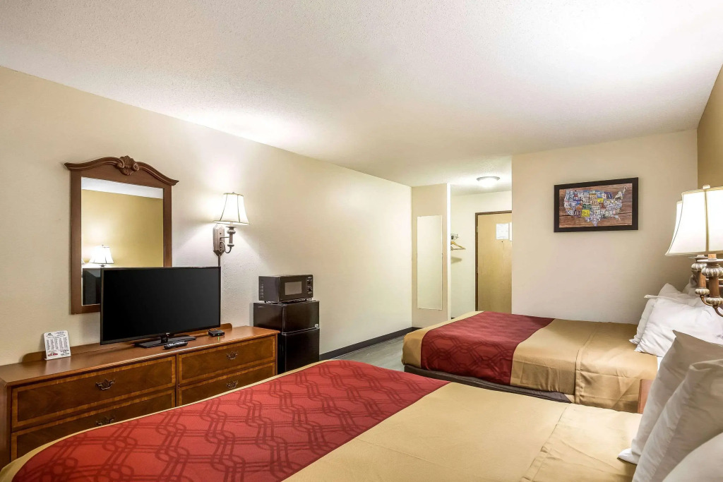 Econo Lodge Inn & Suites Fairview Heights St Louis