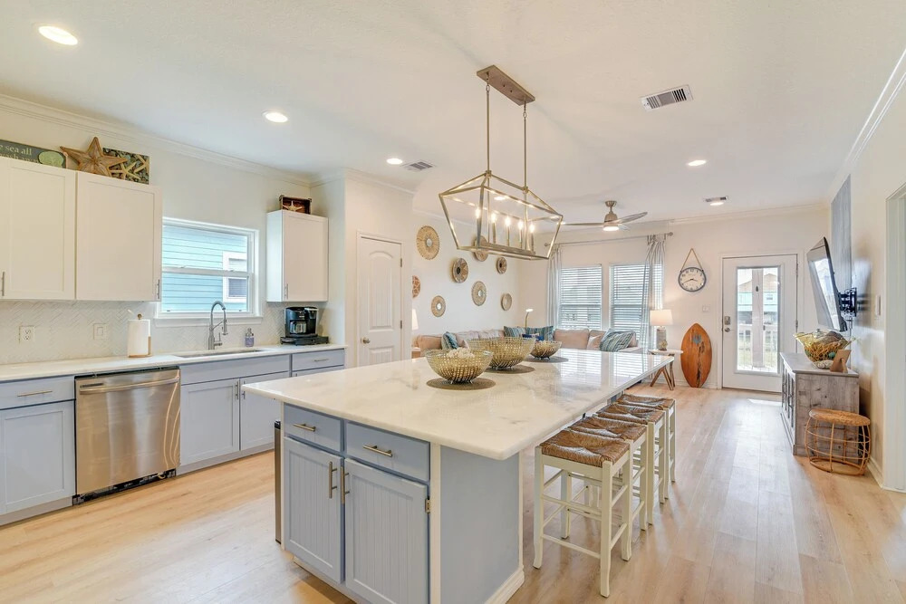 Steps to Beach: Pet-friendly Crystal Beach Home