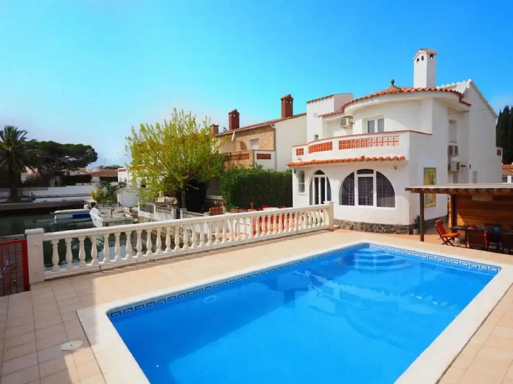 354-casa al Canal,amarres, Piscina