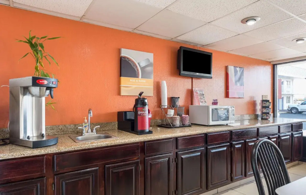 Econo Lodge Central