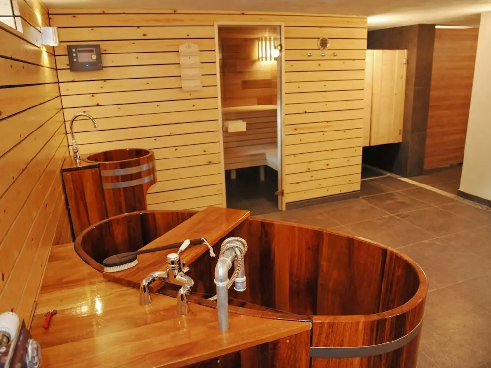 Traditional Chalet with Sauna, Spa Tub, & Relaxation Space near La Roche
