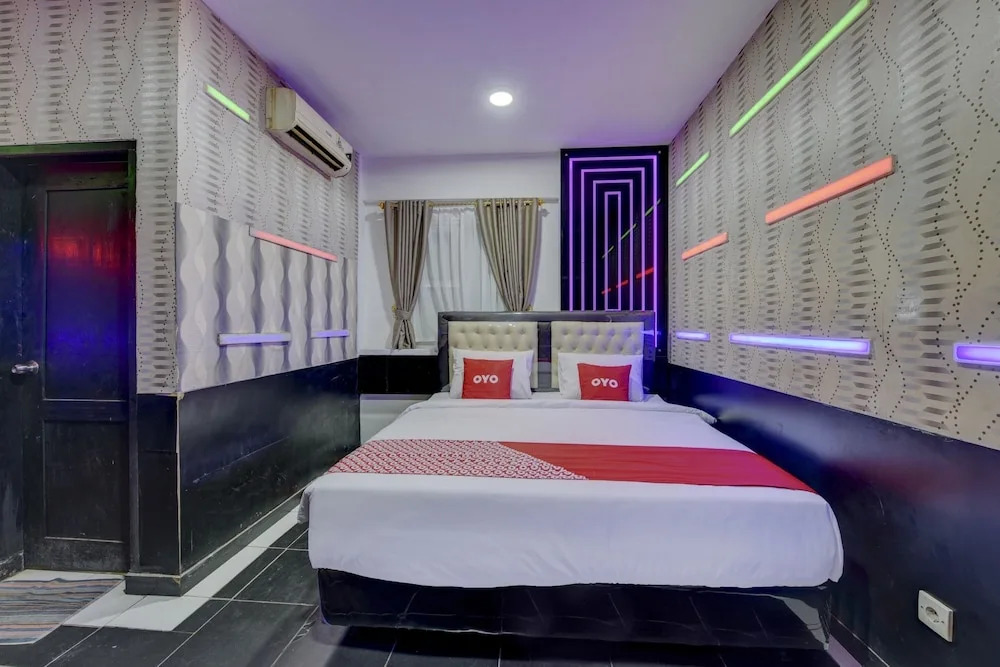 Zaara Guest House Syariah by OYO Rooms