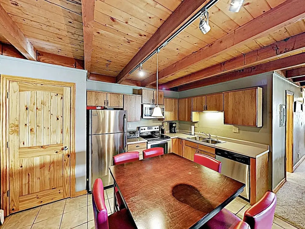 4400 Silverthorne - 2 Br Condo