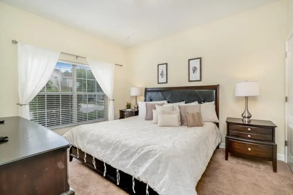 8944cuban 4 Bedroom Townhouse by RedAwning